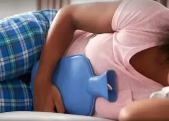 Câmara aprova proposta que cria licença-menstrual por até 2 dias ao mês com laudo médico 2 A 'licença-menstrual' poderá ser de até 2 dias consecutivos por mês — Foto: Getty Images/via BBC