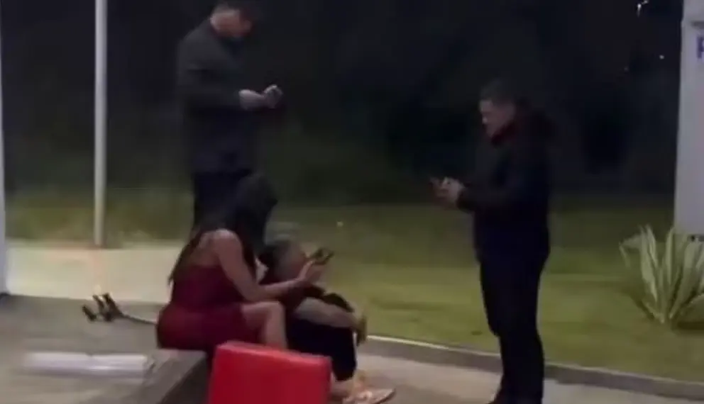 Gracyanne Barbosa e a irmã foram ajudadas por motoboys que estavam nas proximidades do roubo — Foto: Reprodução
