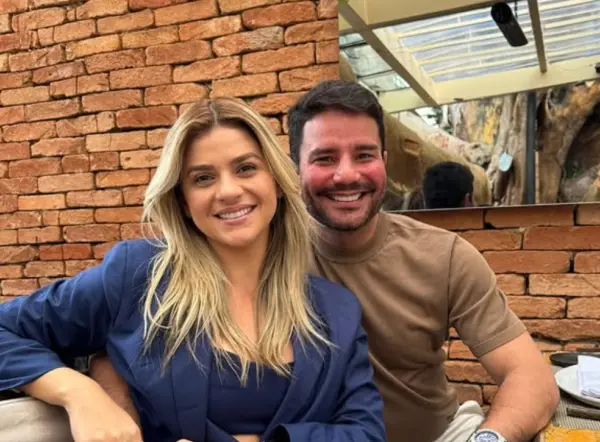 Gladson se declara à namorada em homenagem de aniversário nas redes sociais: 'mulher forte'