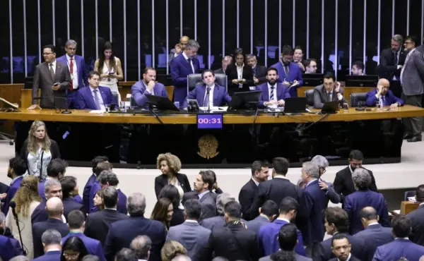 Por unanimidade, Câmara aprova isenção do IR para quem ganha até R$ 5 mil