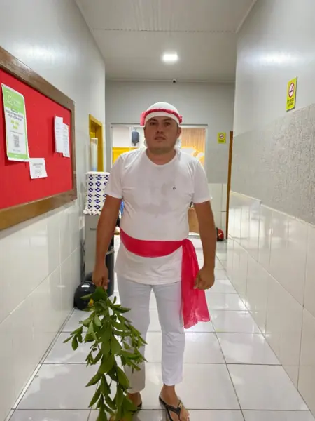 Humorista que se vestiu de Pai de Santo se pronuncia sobre nota de repúdio: 'não vale bosta'