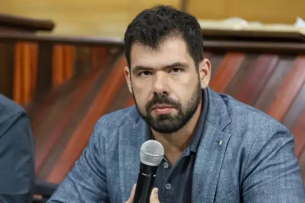 Aleac aprova convocação de Pedro Pascoal para explicar caso de bebê declarado morto que chorou no enterro 1 Aleac aprova convocação de Pedro Pascoal para explicar caso de bebê declarado morto que chorou no enterro