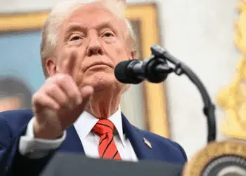 Autorização de Trump tem objetivo de intensificar campanhas para retirar o presidente Nicolás Maduro do poder - (crédito: SAUL LOEB / AFP)