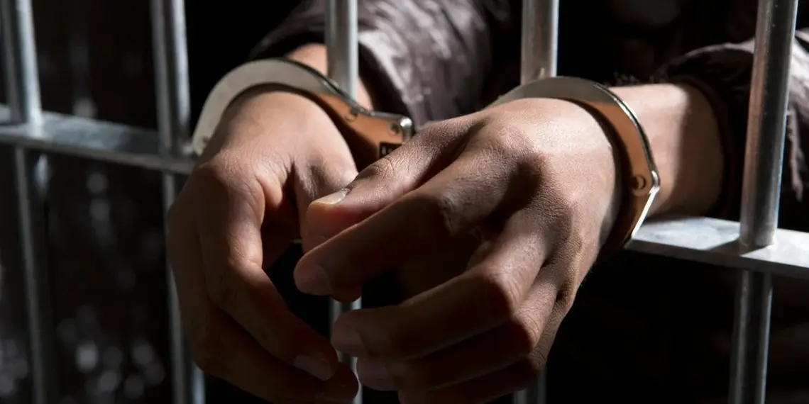 Policial que teve relações sexuais com 5 presos em cela é afastado no Amazonas