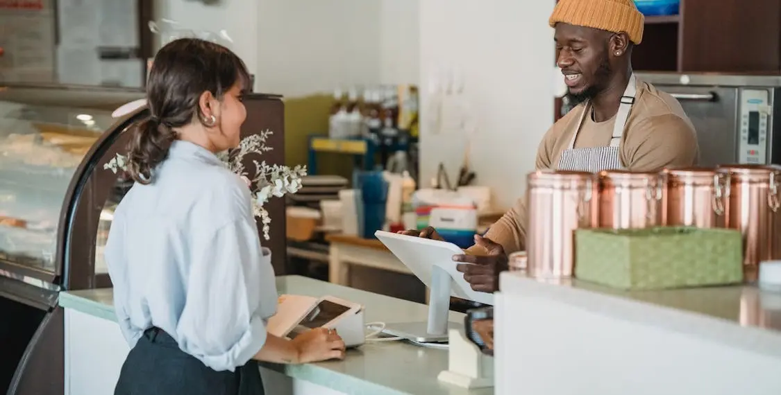 A experiência do cliente começa no pagamento: o papel da maquininha Point no atendimento moderno