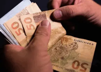O cálculo do 13º salário se dá pela divisão da remuneração integral por 12 e a multiplicação do resultado pelo número de meses trabalhados - (crédito: Marcello Casal Jr / Agencia Brasil.)