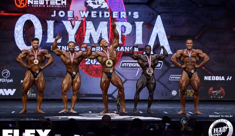 Ramon Dino conquista o título do Mr. Olympia 2025 na Classic Phisique — Foto: Divulgação/Instagram Mr. Olympia