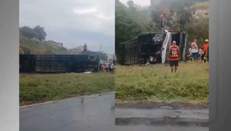 Ônibus com torcedores do Flamengo tomba a caminho de Buenos Aires 1 Foto: Torcida viaja para Buenos Aires para o jogo da semifinal da Libertadores • Reprodução