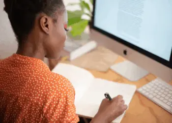 Estados Unidos lidera como o país que mais emprega brasileiros. — Foto: Pexels/RF._.studio