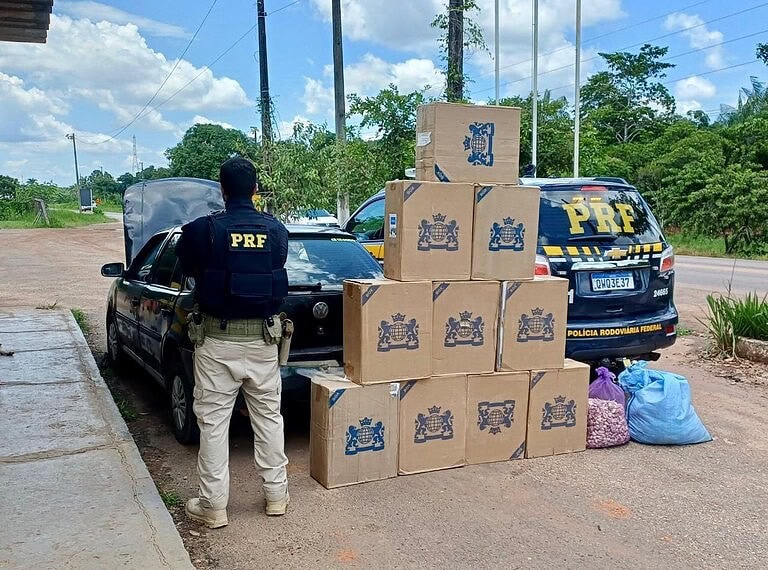 Homem é preso com 5 mil maços de cigarro e outras cargas irregulares após tentar fugir da PRF na BR-364 1 Foto: Arquivo/PRF