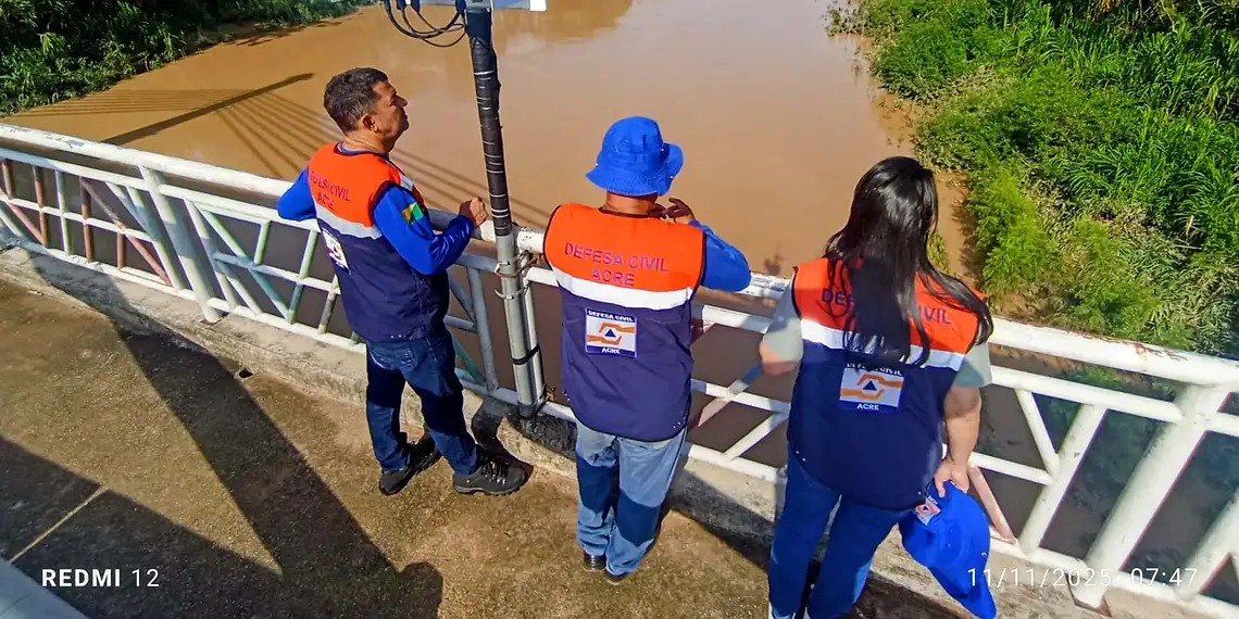 Defesa Civil instala novos pluviômetros no Acre para reforçar prevenção contra enchentes; veja onde 1 Instalação está sendo feita em Brasileia. Foto: Jean Lopes/Defesa Civil