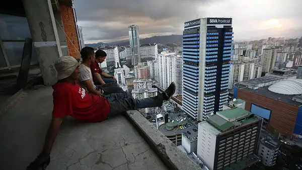 Estados Unidos mandam fechar o espaço aéreo da Venezuela para possível ataque