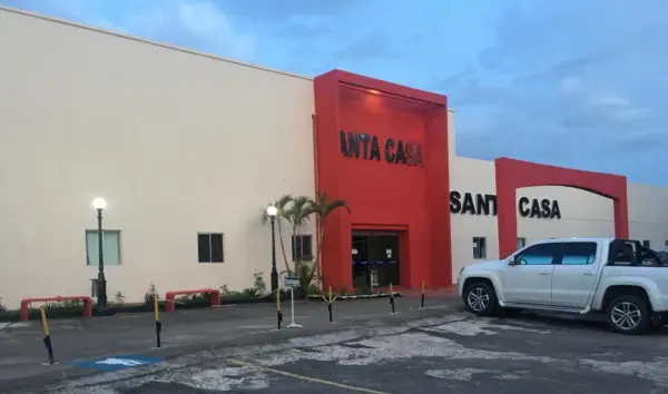 MPF tenta barrar internato de estudantes de medicina estrangeiros na Santa Casa do Acre