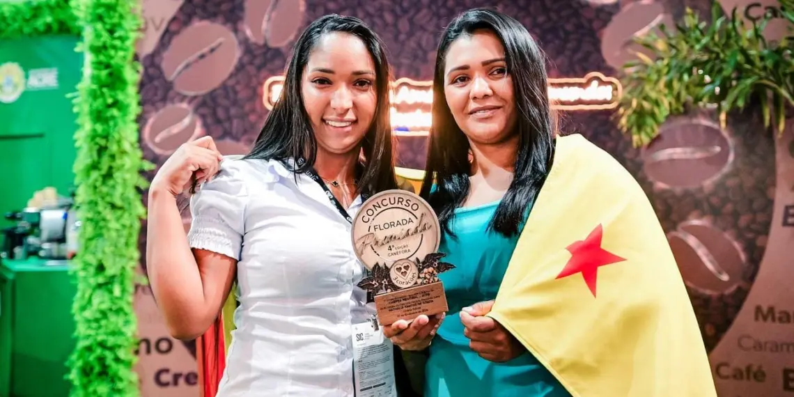 Produtora acreana é destaque nacional entre os melhores cafés produzidos por mulheres 1 Nathalia (à direita) foi finalista do concurso. Foto: Ingrid Kelly/Secom