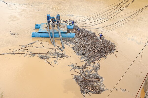 Turbidez da água no Rio Acre chega a níveis inéditos e reduz produção do Saerb em até 30%, diz Prefeitura