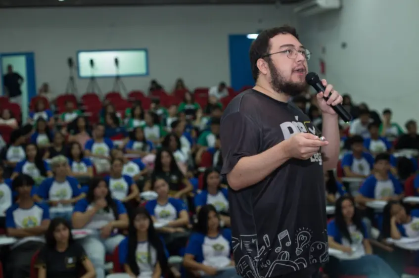 Aulão de Véspera prepara alunos para o Enem com revisão e dicas para driblar o nervosismo 1 Aulão de véspera do Enem reúne alunos da rede estadual. Foto: Dhárcules Pinheiro/Sejusp