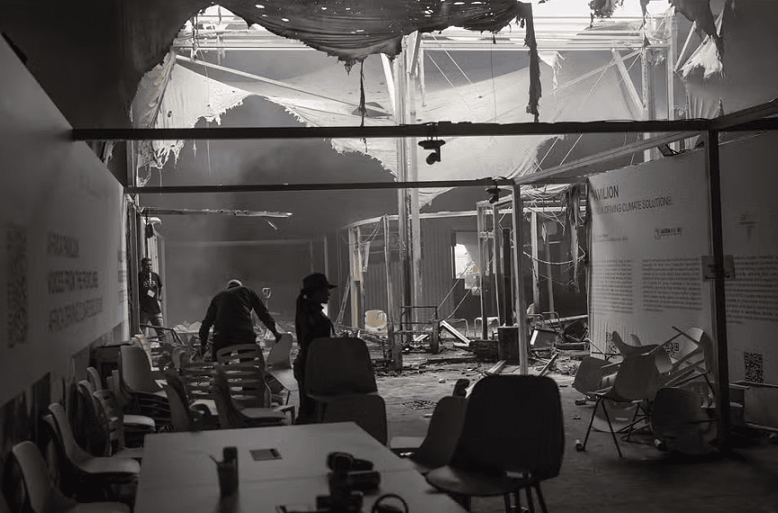 Detalhe de área que pegou fogo na COP de Belém, em 20 de novembro de 2025. — Foto: Adriano Machado/ Reuters