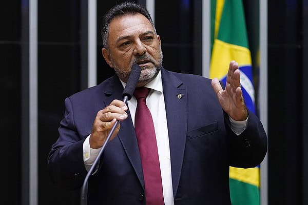 Flávio Dino manda PF investigar deputado do Acre por possível desvio de emenda