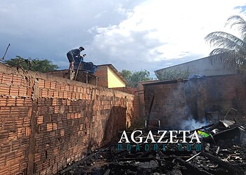 Casa é destruída por incêndio após prisão de homem por agressão a esposa em Rio Branco