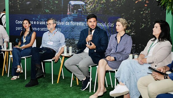 Acre integra painel do BNDES sobre concessões florestais na COP30