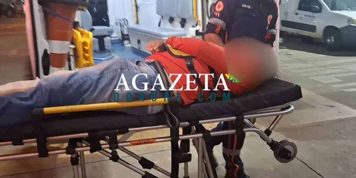 Mototaxista supostamente embriagado sofre acidente na rotatória da Avenida Chico Mendes, em Rio Branco 1 Mototaxista supostamente embriagado sofre acidente na rotatória da Avenida Chico Mendes, em Rio Branco