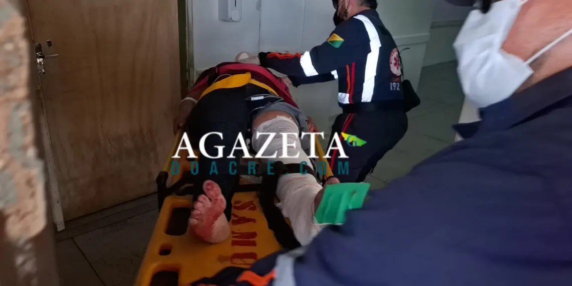 Motociclista fica ferida após invadir preferencial e colidir com carro no bairro Bosque