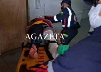 Motociclista fica ferida após invadir preferencial e colidir com carro no bairro Bosque 1 Motociclista fica ferida após invadir preferencial e colidir com carro no bairro Bosque