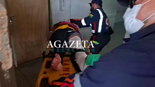 Motociclista fica ferida após invadir preferencial e colidir com carro no bairro Bosque