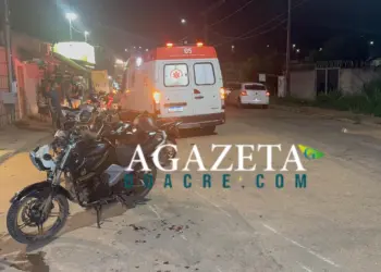 Adolescentes usam moto sem autorização, se envolvem em colisão e deixam três feridos em Rio Branco