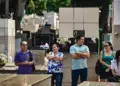 FOTOS: Famílias lotam cemitérios de Rio Branco no Dia de Finados