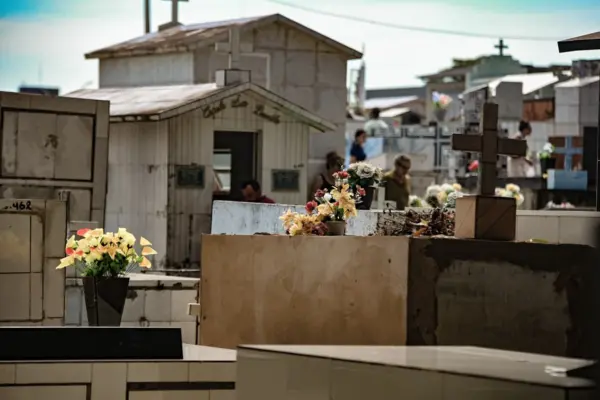 FOTOS: Famílias lotam cemitérios de Rio Branco no Dia de Finados 6 FOTOS: Famílias lotam cemitérios de Rio Branco no Dia de Finados