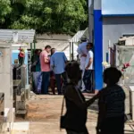 FOTOS: Famílias lotam cemitérios de Rio Branco no Dia de Finados