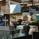 FOTOS: Famílias lotam cemitérios de Rio Branco no Dia de Finados