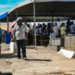 FOTOS: Famílias lotam cemitérios de Rio Branco no Dia de Finados