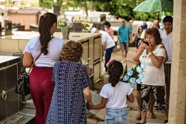 FOTOS: Famílias lotam cemitérios de Rio Branco no Dia de Finados 21 FOTOS: Famílias lotam cemitérios de Rio Branco no Dia de Finados