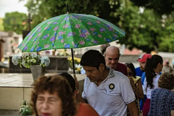 FOTOS: Famílias lotam cemitérios de Rio Branco no Dia de Finados 22 FOTOS: Famílias lotam cemitérios de Rio Branco no Dia de Finados