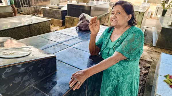 FOTOS: Famílias lotam cemitérios de Rio Branco no Dia de Finados 26 FOTOS: Famílias lotam cemitérios de Rio Branco no Dia de Finados