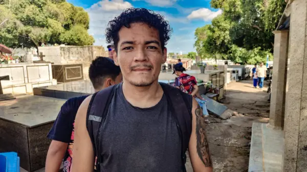 FOTOS: Famílias lotam cemitérios de Rio Branco no Dia de Finados 2 FOTOS: Famílias lotam cemitérios de Rio Branco no Dia de Finados