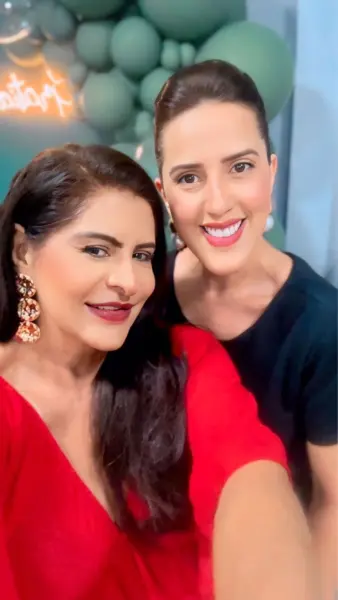 O secretário de comunicação, Ailton Oliveira, recebeu um grupo de amigos e familiares para celebrar seus 55 anos no último sábado. Veja mais na coluna Beth News 3 O secretário de comunicação, Ailton Oliveira, recebeu um grupo de amigos e familiares para celebrar seus 55 anos no último sábado. Veja mais na coluna Beth News