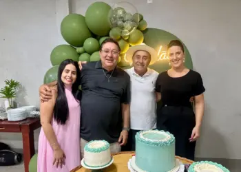 O secretário de comunicação, Ailton Oliveira, recebeu um grupo de amigos e familiares para celebrar seus 55 anos no último sábado. Veja mais na coluna Beth News