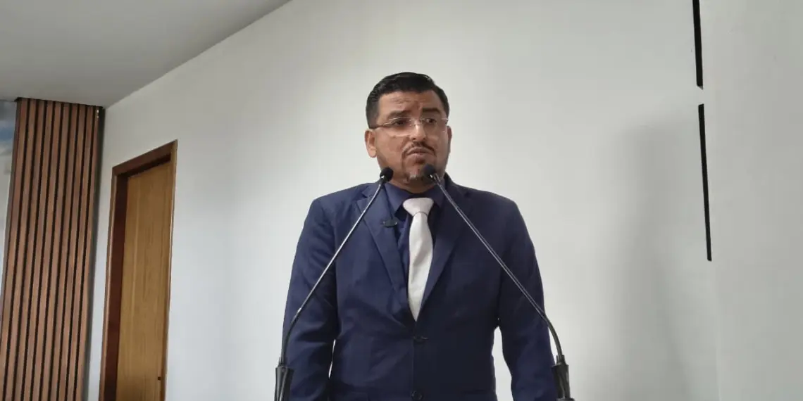 Vereador Aiache cobra saída da Ricco após ônibus perder eixo traseiro em Rio Branco e dispara: “Essa empresa é um lixo” 1 Vereador Aiache cobra saída da Ricco após ônibus perder eixo traseiro em Rio Branco e dispara: “Essa empresa é um lixo”