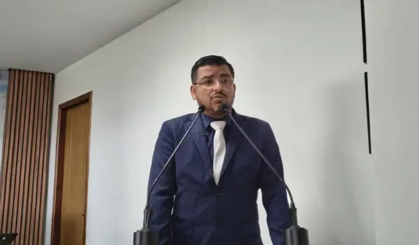 Vereador Aiache cobra saída da Ricco após ônibus perder eixo traseiro em Rio Branco e dispara: “Essa empresa é um lixo”