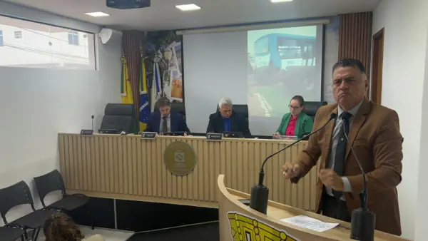 Eber Machado chama transporte público de Rio Branco de “pior do Brasil” e diz que Câmara é cúmplice da "patifaria”