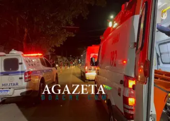 Pedestre com sinais de embriaguez que dançava no meio da rua provoca acidente e deixa três feridos em Rio Branco 2 Pedestre com sinais de embriaguez que dançava no meio da rua provoca acidente e deixa três feridos em Rio Branco