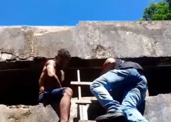 Homem acusado de matar morador de rua é preso dentro de reservatório de água em Rio Branco; VÍDEO 2 Homem acusado de matar morador de rua é preso dentro de reservatório de água em Rio Branco; VÍDEO