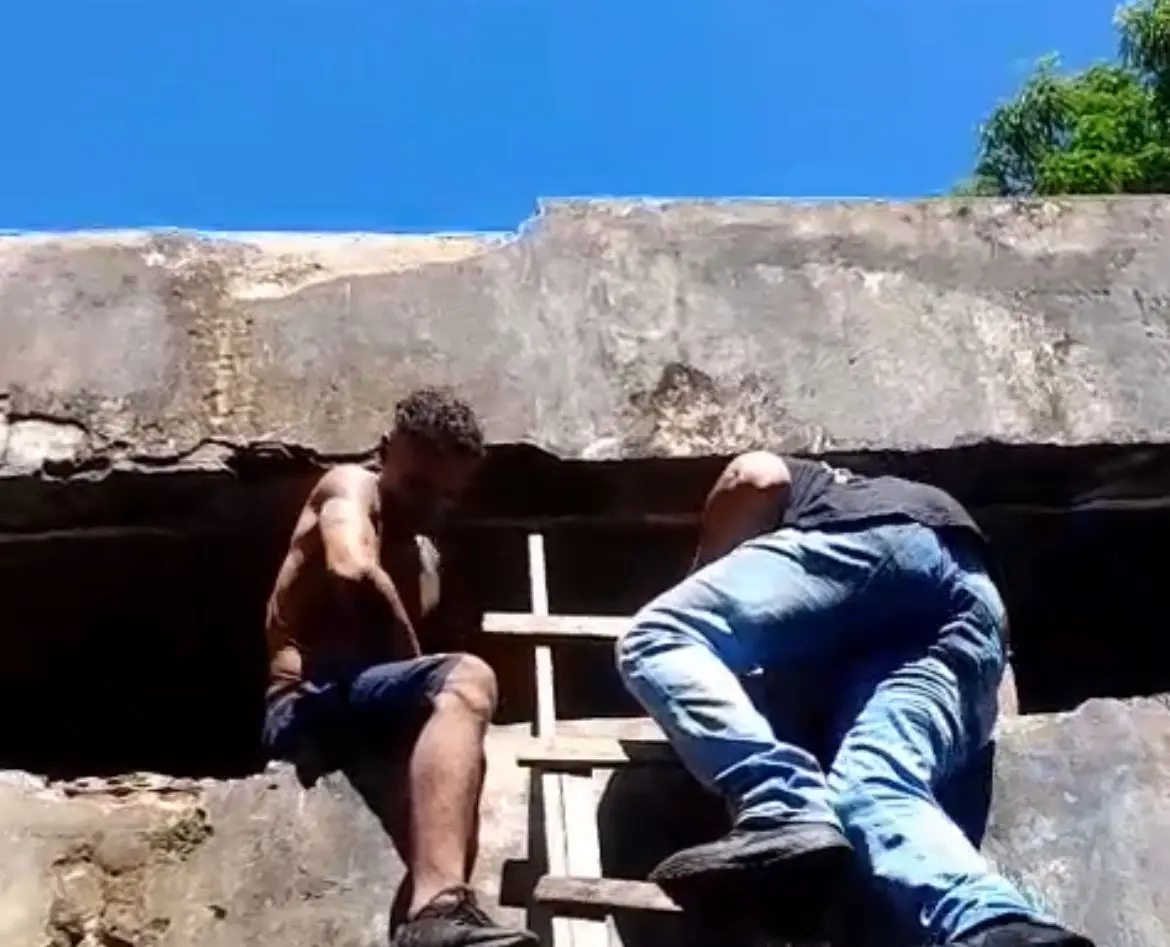 Homem suspeito de matar morador de rua é preso dentro de reservatório de água em Rio Branco; VÍDEO 1 Homem suspeito de matar morador de rua é preso dentro de reservatório de água em Rio Branco; VÍDEO