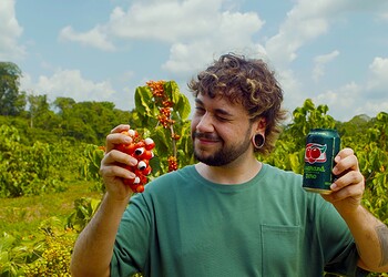 Guaraná Antarctica destaca sua conexão com a Amazônia em nova versão de comercial clássico dos anos 90