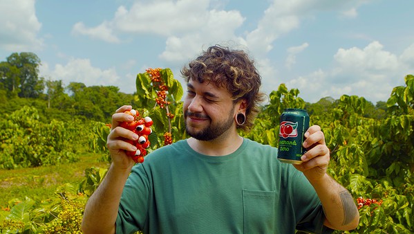 Guaraná Antarctica destaca sua conexão com a Amazônia em nova versão de comercial clássico dos anos 90