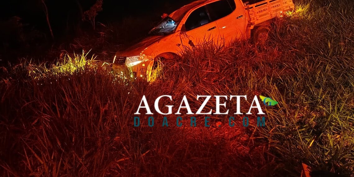 Caminhonete capota e pai e filho ficam feridos na Estrada de Porto Acre 1 Caminhonete capota e pai e filho ficam feridos na Estrada de Porto Acre