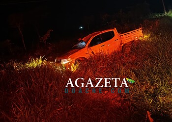 Caminhonete capota e pai e filho ficam feridos na Estrada de Porto Acre 1 Caminhonete capota e pai e filho ficam feridos na Estrada de Porto Acre